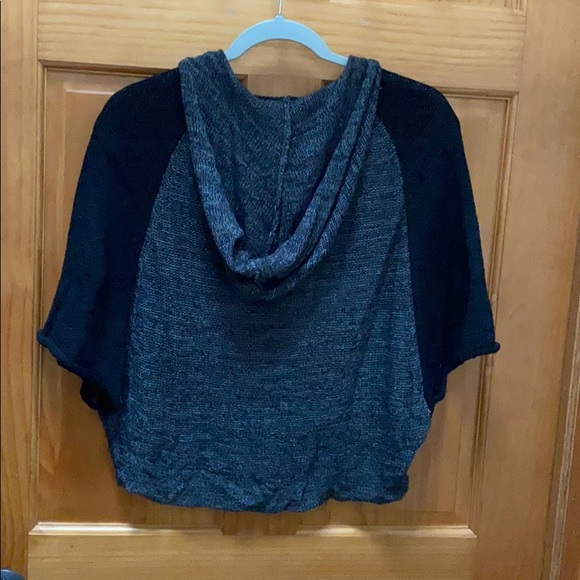 Hooded bell sleeve zip up - Picture 3 of 3